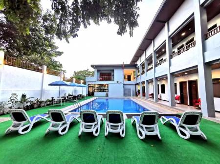 Charms Hotel21